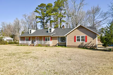 4935 Meadow St, Loris, SC 29569