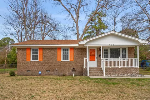 306 W James St, Mullins, SC 29574