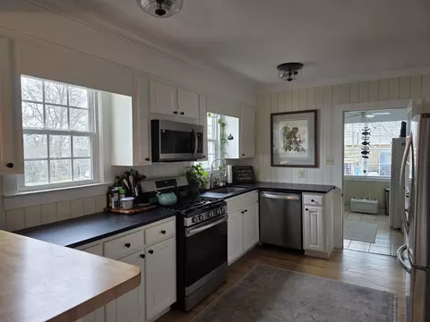 Kitchen - 616 Marshview Ln, Georgetown, SC 29440 photo 2 of 4