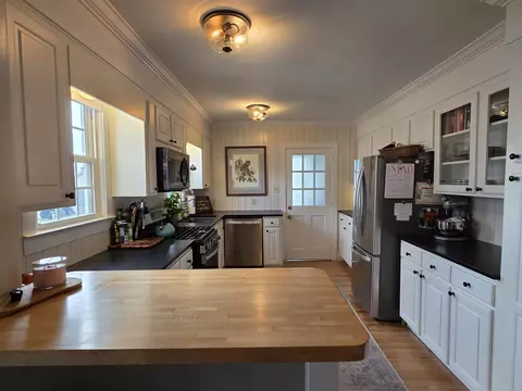 Kitchen - 616 Marshview Ln, Georgetown, SC 29440 photo 3 of 4