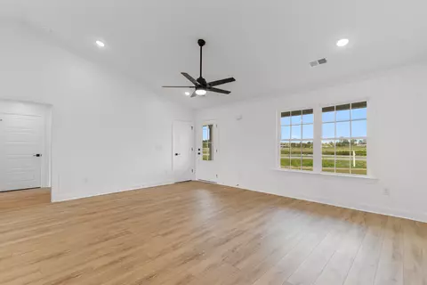 Living - 3160 Chapel Rd, Loris, SC 29569 photo 2 of 4
