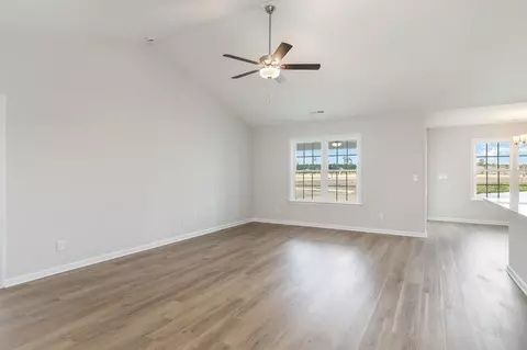 Living - 24 Bennington Ct, Georgetown, SC 29440 photo 2 of 3