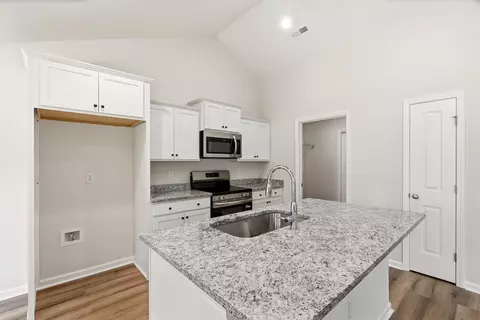 Kitchen - 34 Bennington Ct, Georgetown, SC 29440 photo 2 of 2
