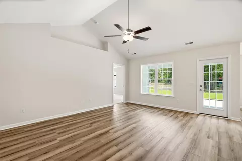 Living - 34 Bennington Ct, Georgetown, SC 29440 photo 1 of 2