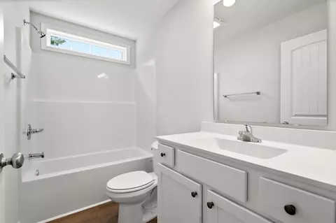 Bath - 44 Bennington Ct, Georgetown, SC 29440 photo 2 of 2