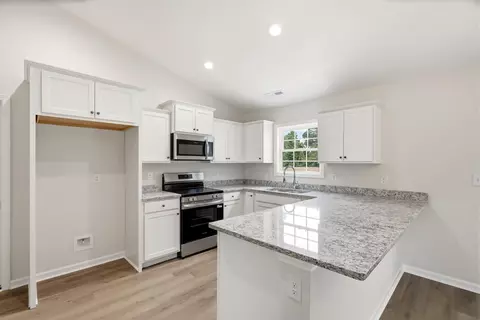 Kitchen - 44 Bennington Ct, Georgetown, SC 29440 photo 1 of 1