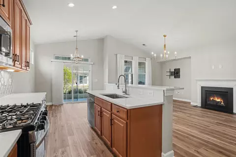 Kitchen - 1560 Legacy Loop, Myrtle Beach, SC 29577 photo 8 of 10