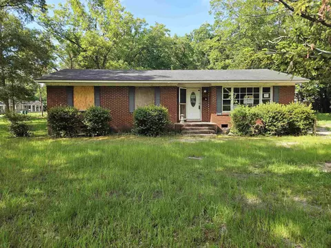 12 E Sassafras St, Andrews, SC 29510