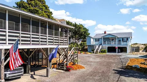 580 Parker Dr, Pawleys Island, SC 29585