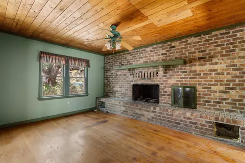 Living - 402 Wilkinson St, Georgetown, SC 29440 photo 1 of 7