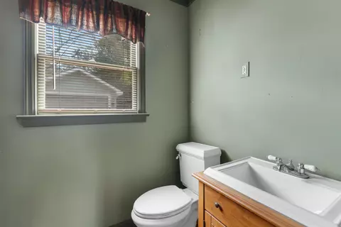 Bath - 402 Wilkinson St, Georgetown, SC 29440 photo 1 of 4