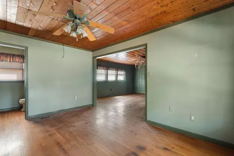 Living - 402 Wilkinson St, Georgetown, SC 29440 photo 3 of 7