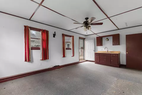 Living - 402 Wilkinson St, Georgetown, SC 29440 photo 6 of 7