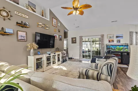 Living - 508 Loblolly Ln, Loris, SC 29569 photo 1 of 3