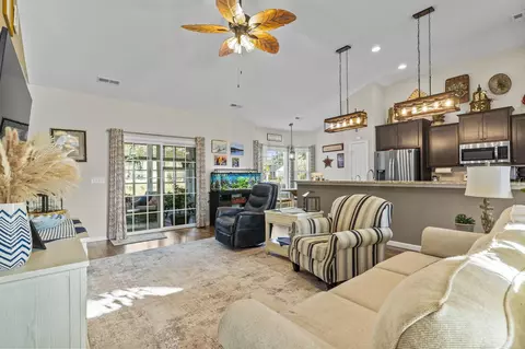Living - 508 Loblolly Ln, Loris, SC 29569 photo 2 of 3