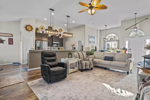 Living - 508 Loblolly Ln, Loris, SC 29569 photo 3 of 3