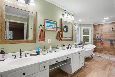 Bath - 753 Robin Dr, Georgetown, SC 29440 photo 2 of 5