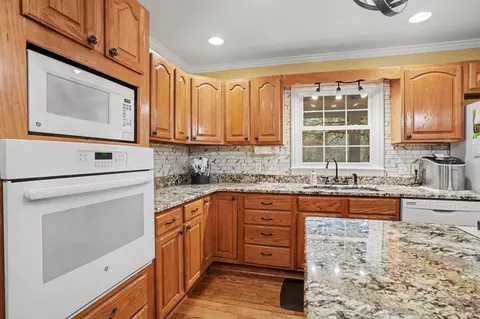 Kitchen - 753 Robin Dr, Georgetown, SC 29440 photo 2 of 3