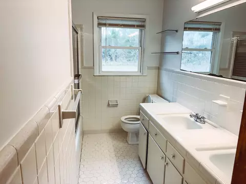 Bath - 77 Towhee St, Georgetown, SC 29440 photo 2 of 2