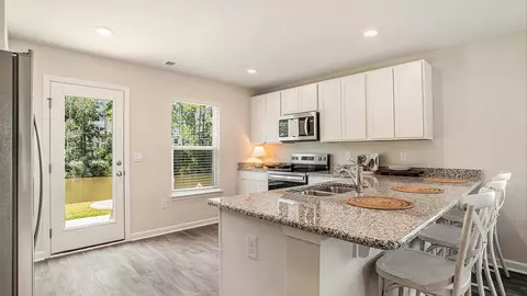 Kitchen - 962 Farmers Passage Loop, Loris, SC 29569 photo 1 of 2