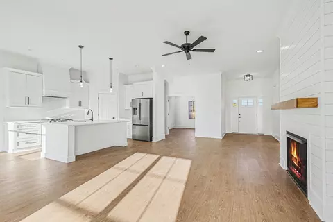 Living - 3420 Sam Graham Rd, Loris, SC 29569 photo 4 of 6