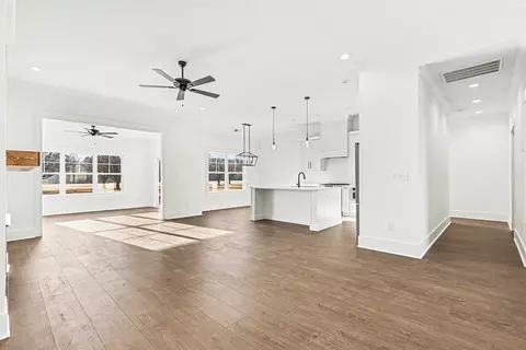 Living - 3420 Sam Graham Rd, Loris, SC 29569 photo 6 of 6
