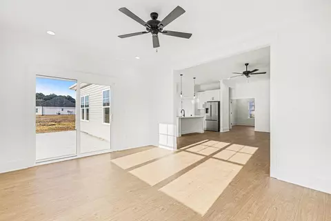Living - 3420 Sam Graham Rd, Loris, SC 29569 photo 5 of 6
