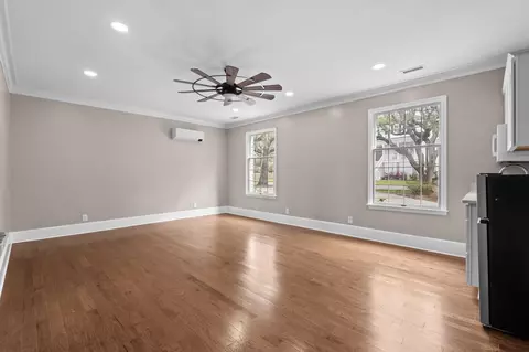 Living - 203 River St, Georgetown, SC 29440 photo 9 of 17