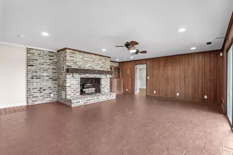 Living - 203 River St, Georgetown, SC 29440 photo 1 of 17
