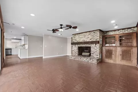 Living - 203 River St, Georgetown, SC 29440 photo 4 of 17