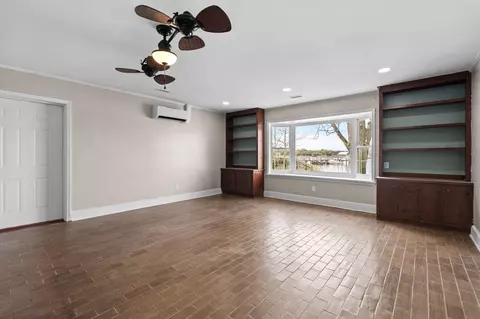 Living - 203 River St, Georgetown, SC 29440 photo 5 of 17
