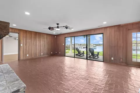 Living - 203 River St, Georgetown, SC 29440 photo 2 of 17