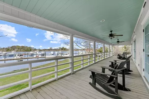 Exterior - 203 River St, Georgetown, SC 29440 photo 4 of 5