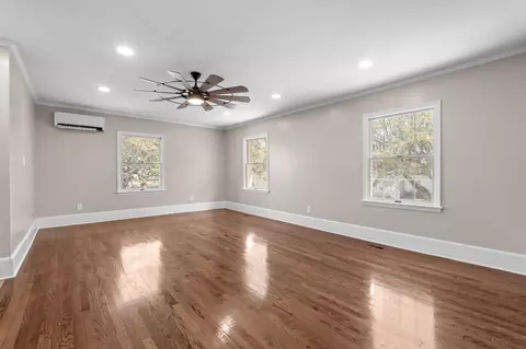 Living - 203 River St, Georgetown, SC 29440 photo 13 of 17