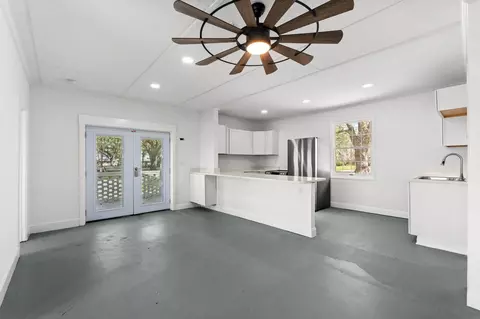 Living - 203 River St, Georgetown, SC 29440 photo 17 of 17