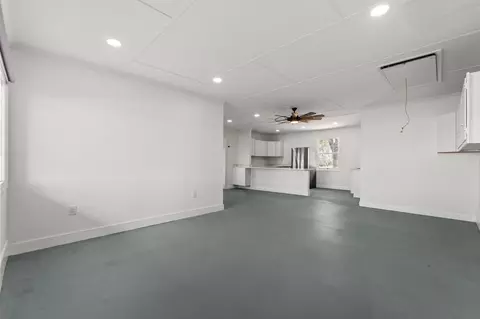 Living - 203 River St, Georgetown, SC 29440 photo 16 of 17