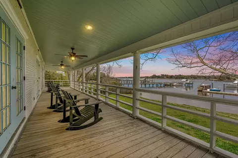 Exterior - 203 River St, Georgetown, SC 29440 photo 1 of 5