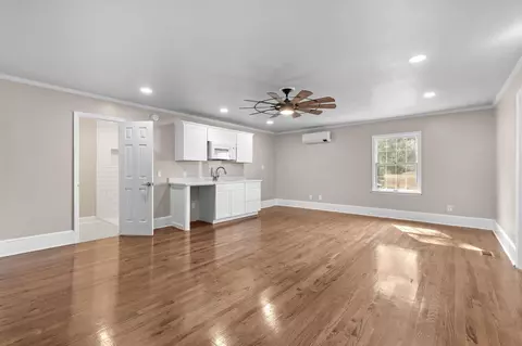 Living - 203 River St, Georgetown, SC 29440 photo 10 of 17