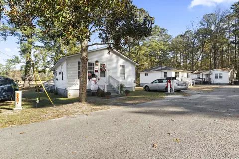 3055 Chestnut St, Loris, SC 29569
