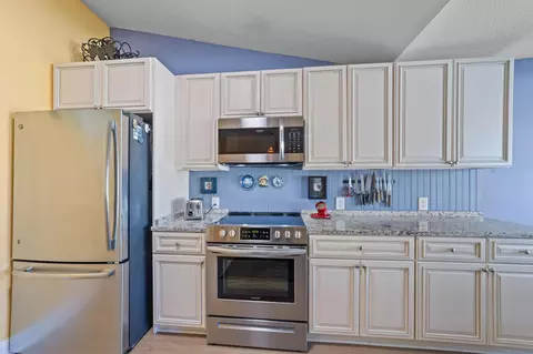 Kitchen - 1508 Odiham Pl, Conway, SC 29526 photo 2 of 4