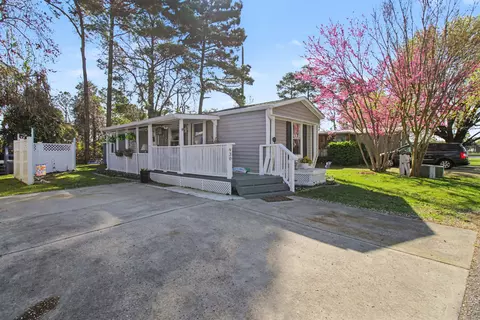 930 Foxfire Dr, North Myrtle Beach, SC 29582