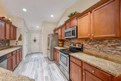 Kitchen - 524 Shea Loop, Myrtle Beach, SC 29588 photo 2 of 5