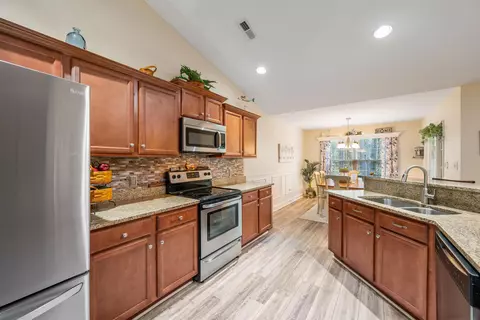 Kitchen - 524 Shea Loop, Myrtle Beach, SC 29588 photo 3 of 5