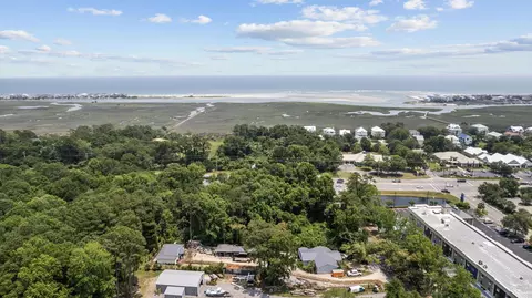 31 Decker Ln, Pawleys Island, SC 29585