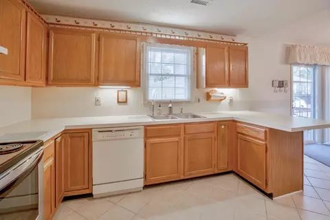 Kitchen - 810 Planters Trace Loop, Murrells Inlet, SC 29576 photo 2 of 4