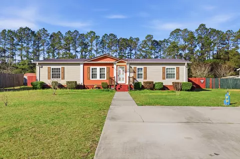 335 Bright Leaf Rd, Loris, SC 29569