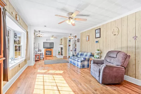 Living - 277 Nushell St, Georgetown, SC 29440 photo 2 of 3