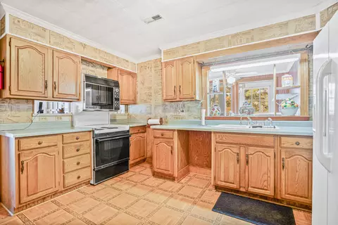 Kitchen - 277 Nushell St, Georgetown, SC 29440 photo 1 of 3