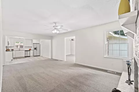 Living - 83 Pond St, Georgetown, SC 29440 photo 3 of 4