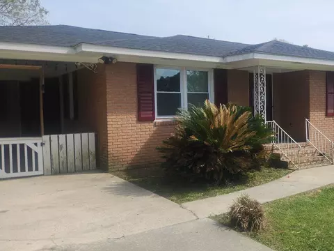 102 N Hazel Ave, Andrews, SC 29510